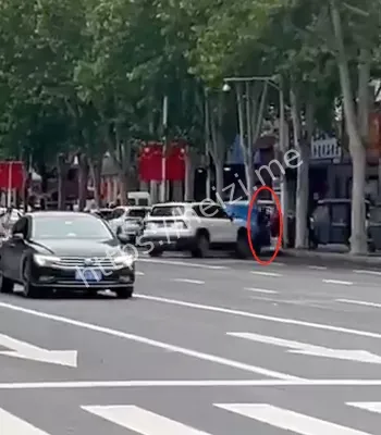 男子驾车撞妻
