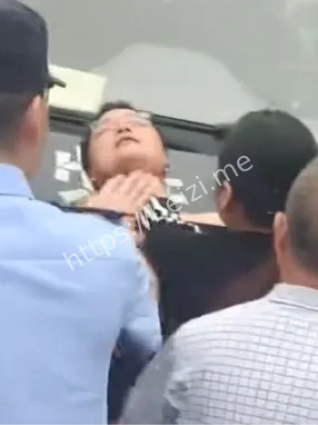 物业强行收费
