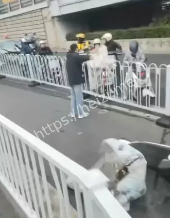 现场一片狼藉