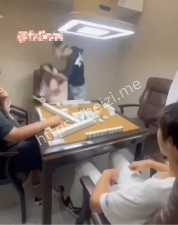 麻将室一秒十八拳打人视频