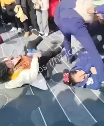 抢位大打出手