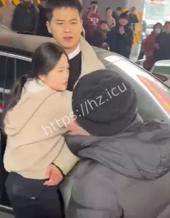 女人还护老公