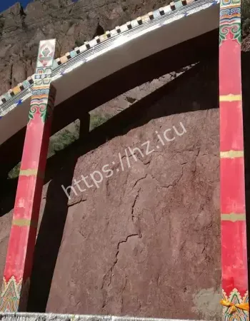 西藏昌都悬崖