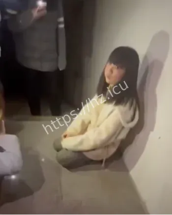 警方拘留4少女