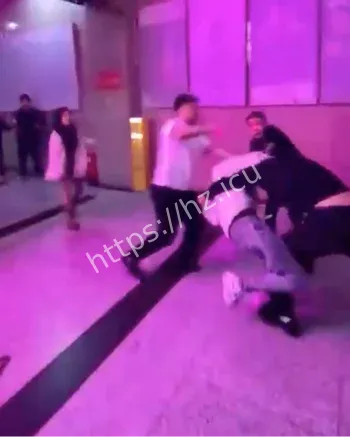 密室冲突拳拳
