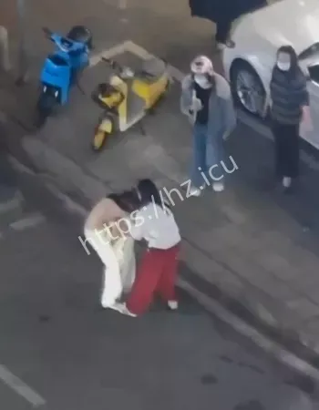 被原配薅发