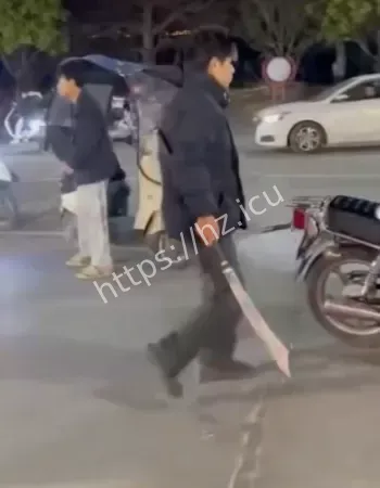 精神小伙