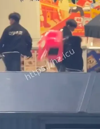 场面瞬间失控