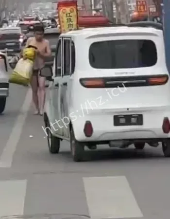 惊现裸男