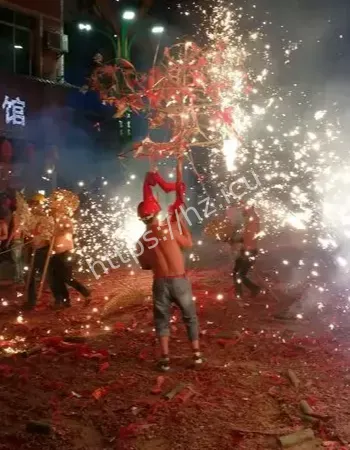 元宵炸龙现场
