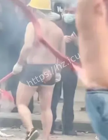 元宵炸龙现场