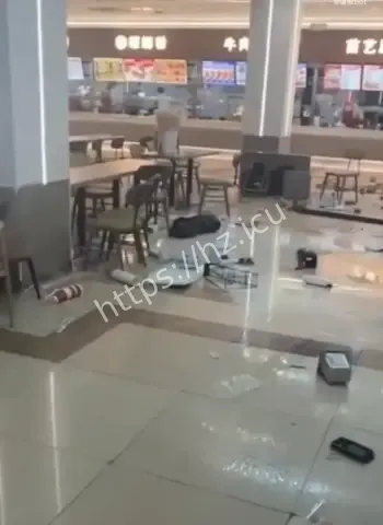 怒砸食堂