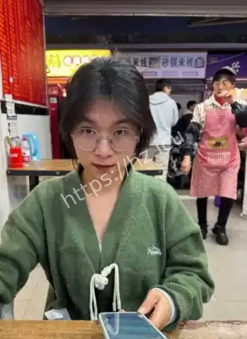眼镜纯情学妹