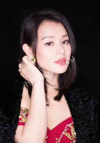 胡杏儿拜神照时间线