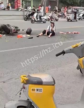 连撞4辆电动车