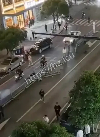 现场一片狼藉