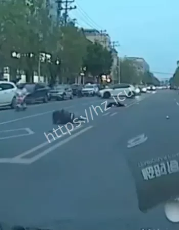 肇事者撞人后