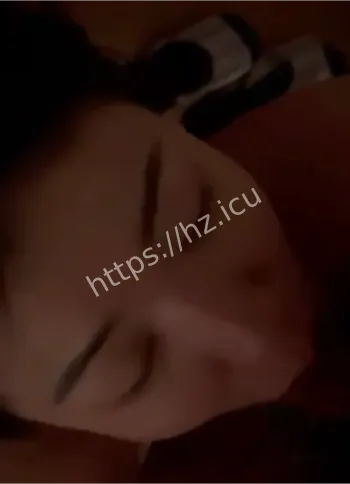 郝茹黑丝跪侍金主