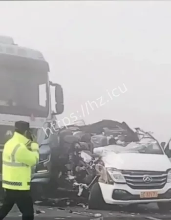 客车高速追尾半挂货车
