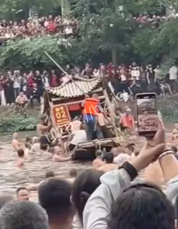 现场一片混乱