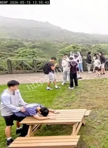 公园情侣不雅行为
