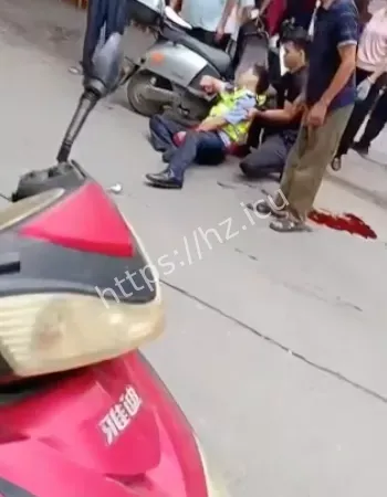 街头捅伤两名路人