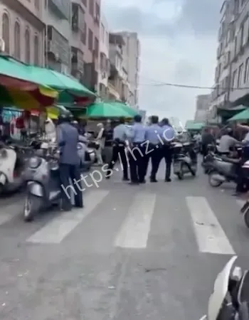 和五名警察