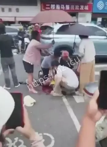 受害者当场脑出血身亡