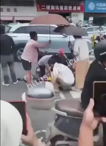 京东骑手闯红灯