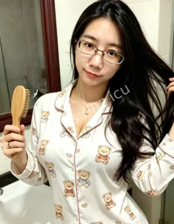 表面端庄人妻