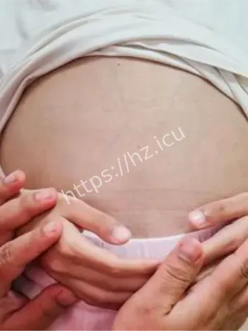 13岁女孩X光现活蛇