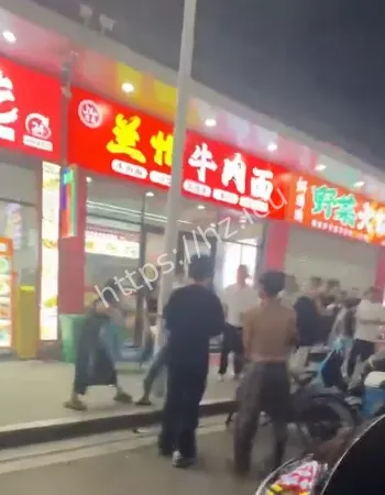 吃瓜群众挤满