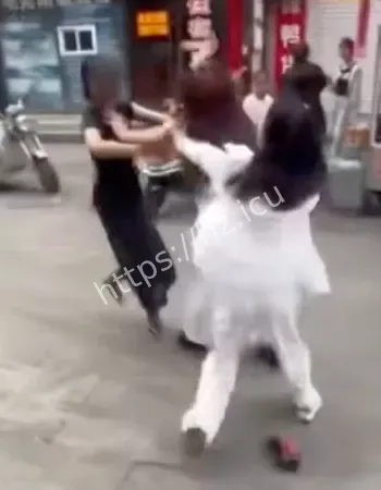 小三黑丝高跟鞋