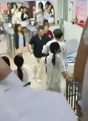 小缘脚踏两条船